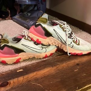 Gently used Nike dmsix sneakers